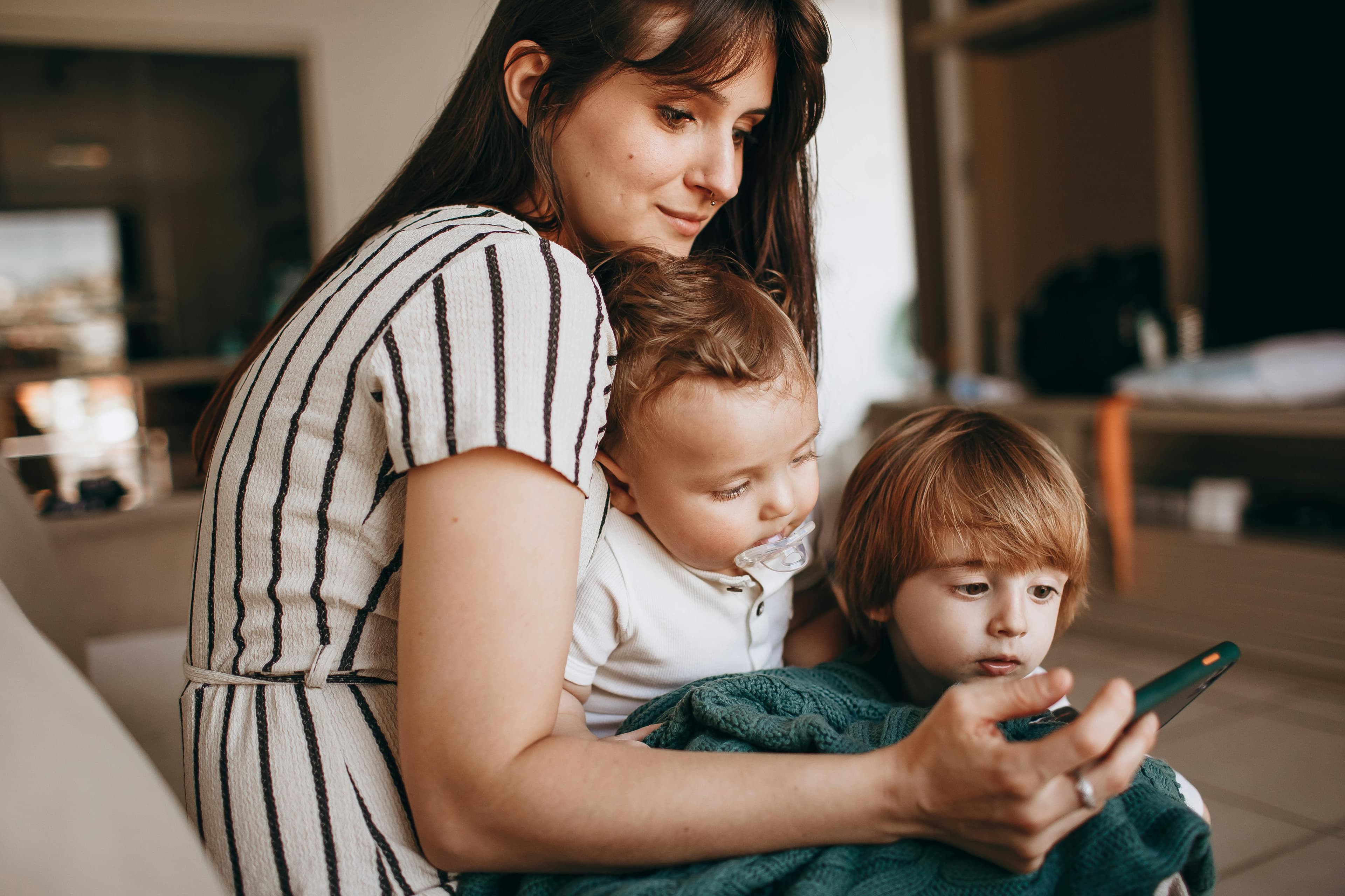 Acest tip de mamă crește copii mai pregătiți pentru viață: Studiile Harvard explică de ce