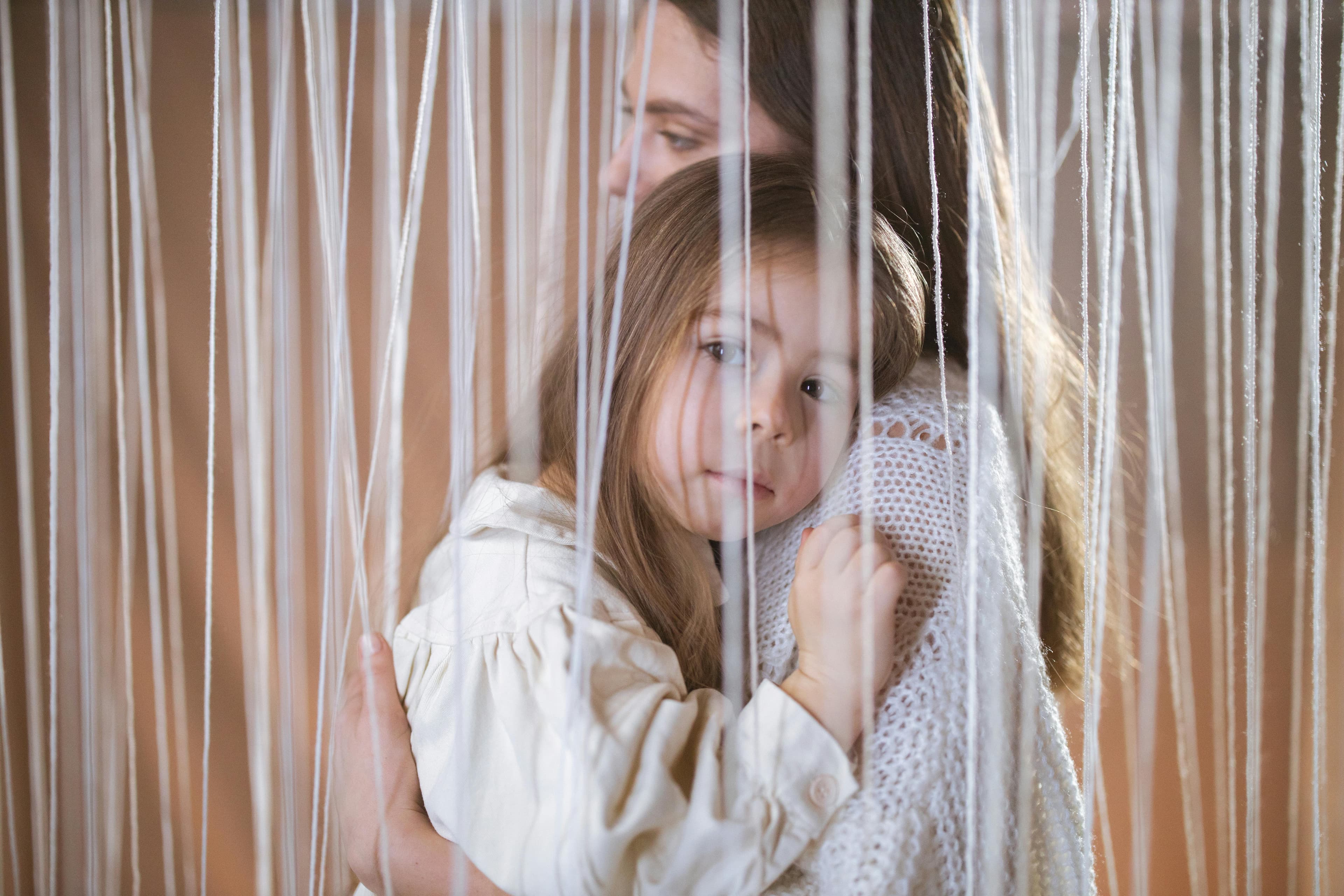 Cele mai bune moduri prin care părinții pot readuce bucuria în viața copilului, conform psihologilor