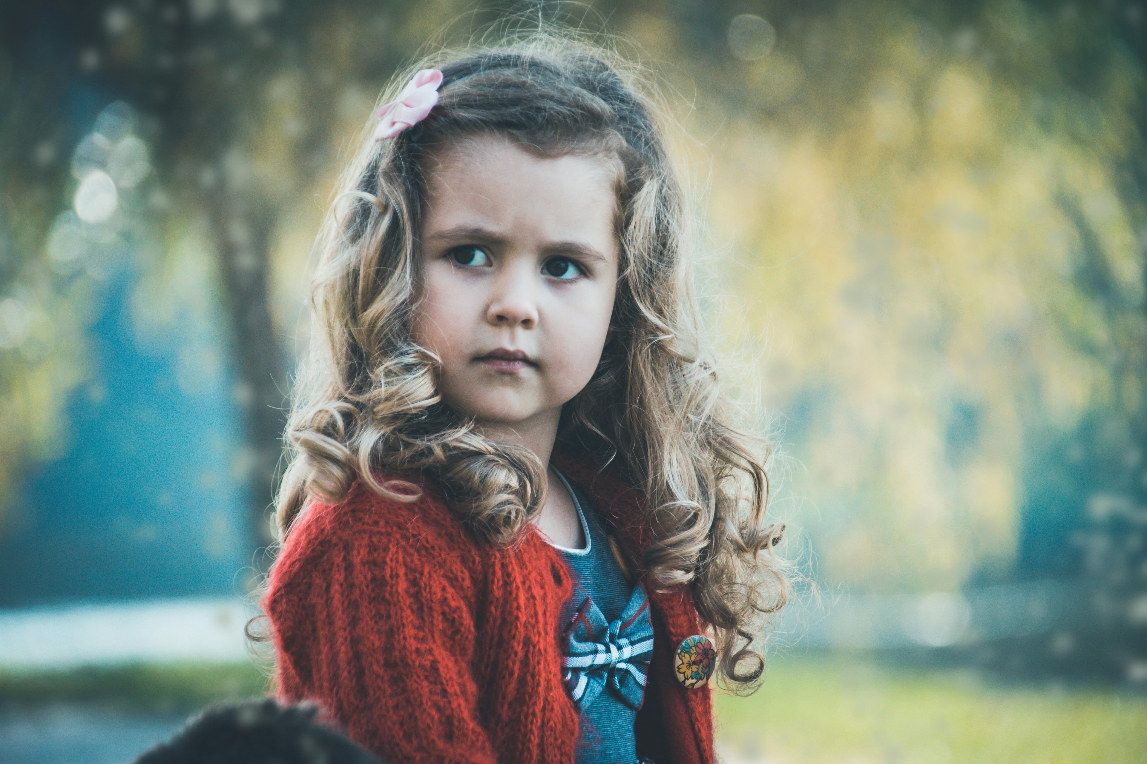 Generația care știe totul... dar depinde de toate