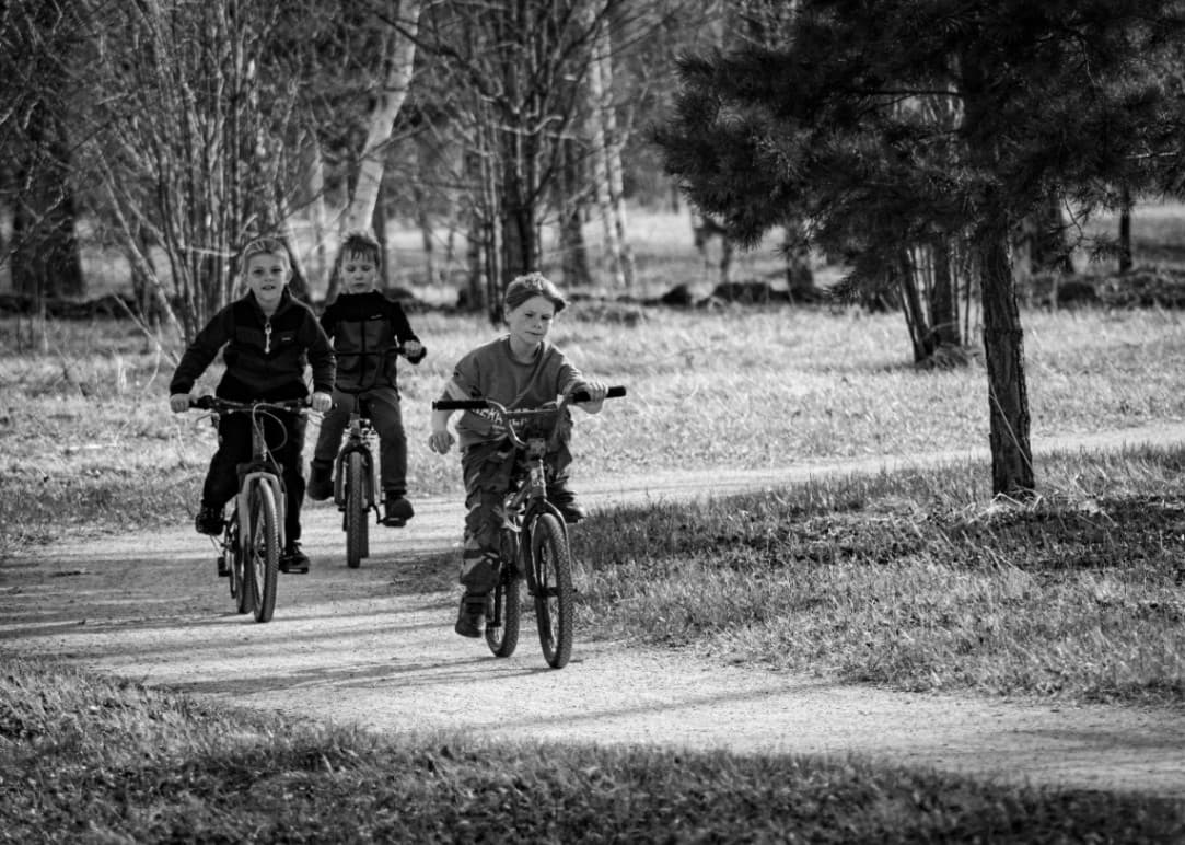 10 reguli pe care părinții din anii ’60 și ’70 le impuneau și pe care generația Z le consideră cu adevărat îngrozitoare