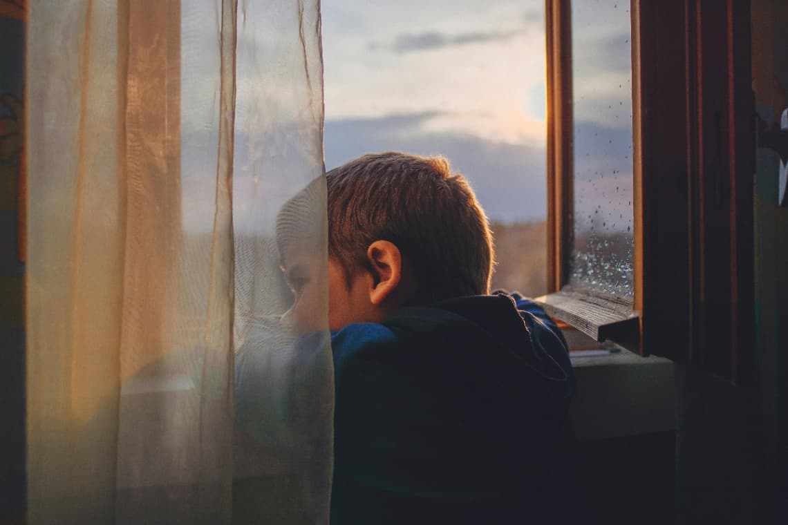 11 experiențe din copilărie care lasă urme și îi transformă pe cei mai blânzi copii în adulți nefericiți