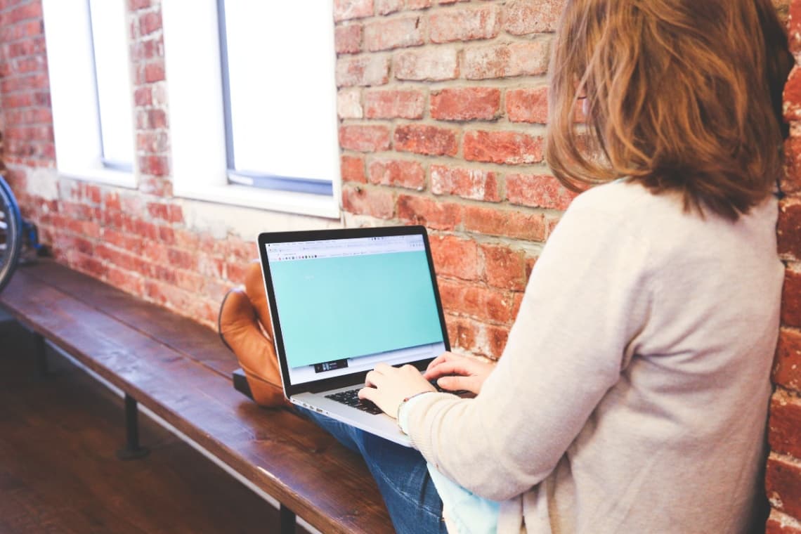 Partea întunecată a grupurilor pentru părinți: Când sfaturile din online ajung să înlocuiască specialiștii, dezinformarea pune stăpânire